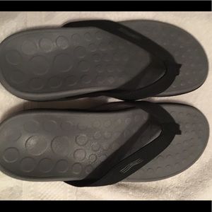 Vionic Wave Black Sandal Women’s Size 10